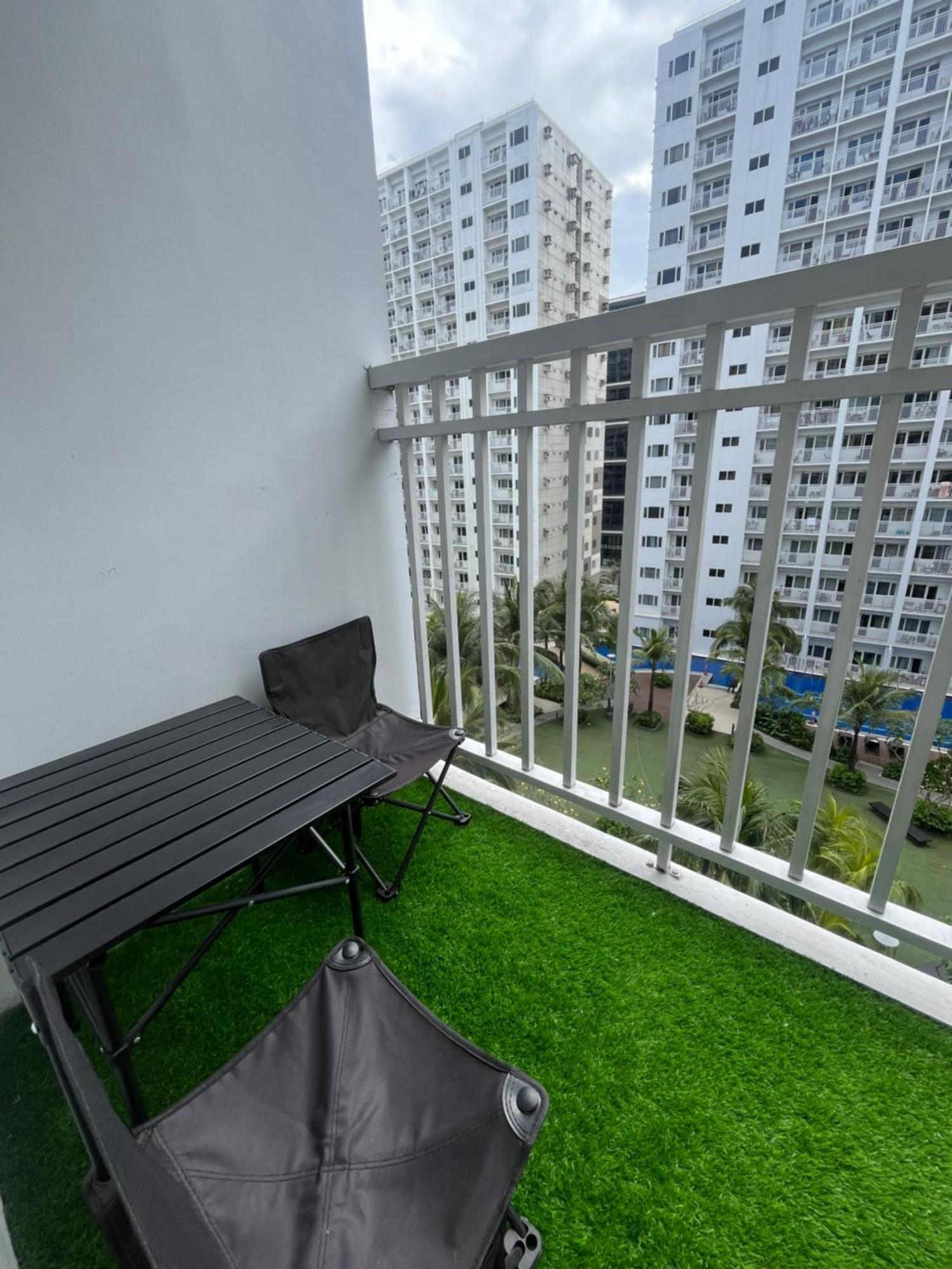 Hiraya Staycation Aparthotel *
