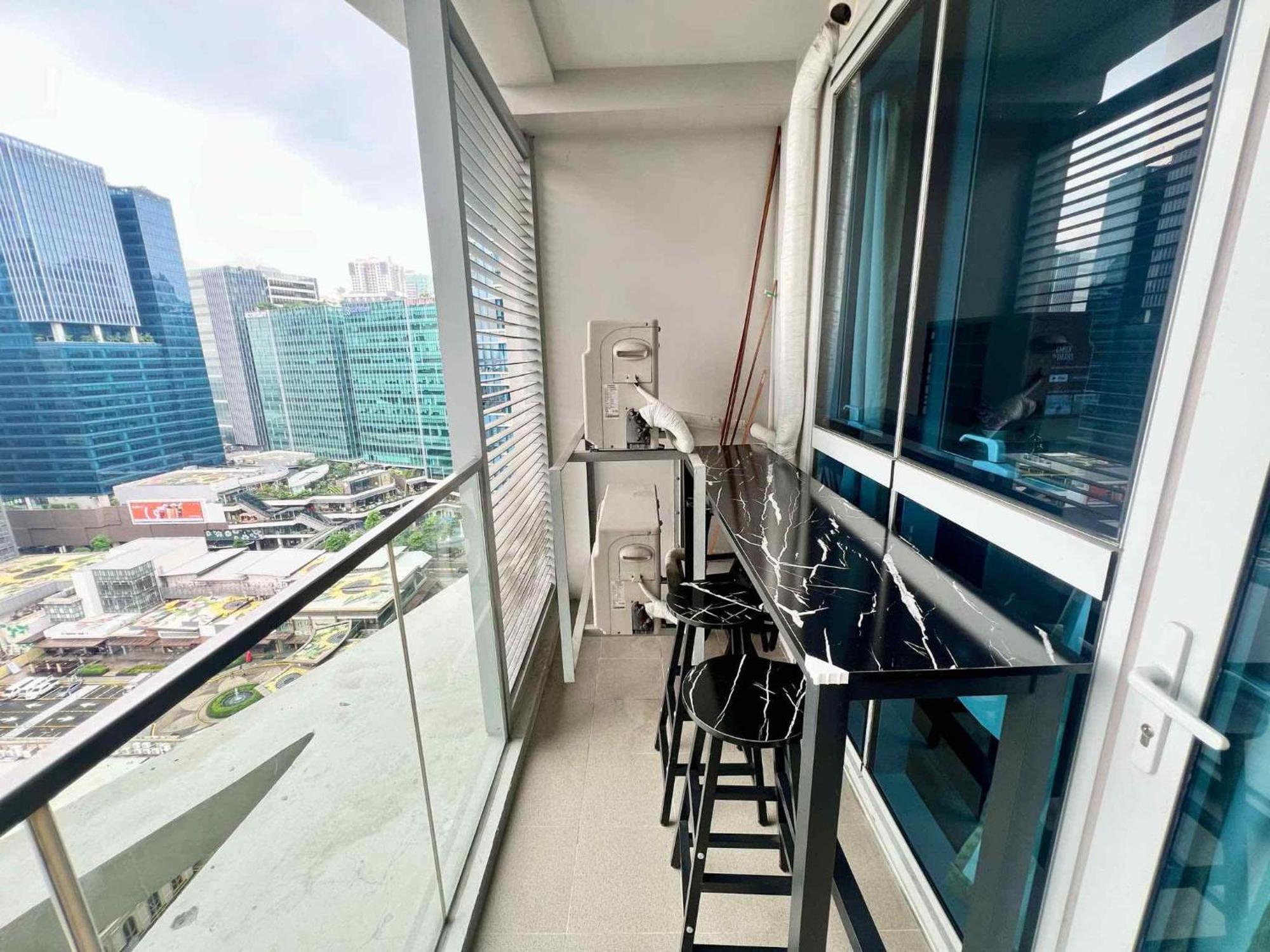Nuhomes Staycation Escape At Uptown Parksuites Tower 2 Aparthotel Manila