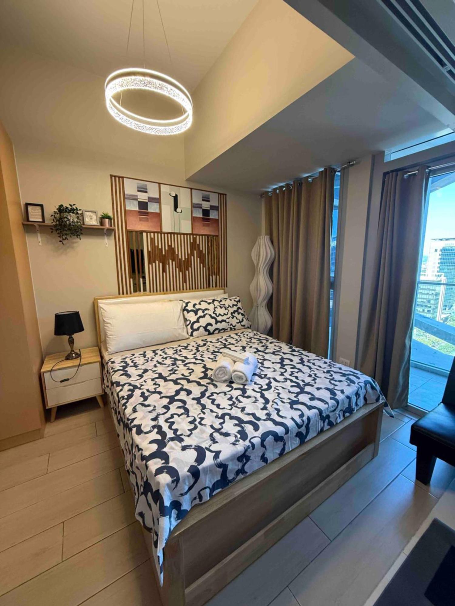 Nuhomes Staycation Escape At Uptown Parksuites Tower 2 Manila