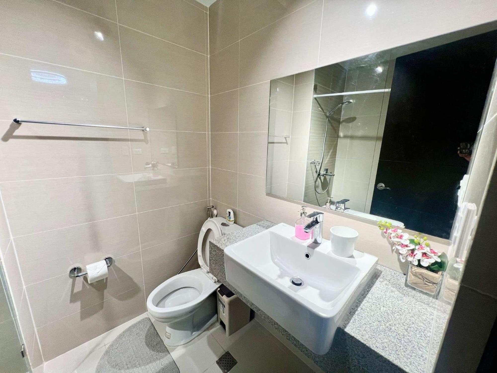 Nuhomes Staycation Escape At Uptown Parksuites Tower 2 Aparthotel Manila