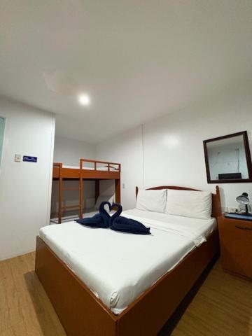 Duck And Restaurant Hotel 3*