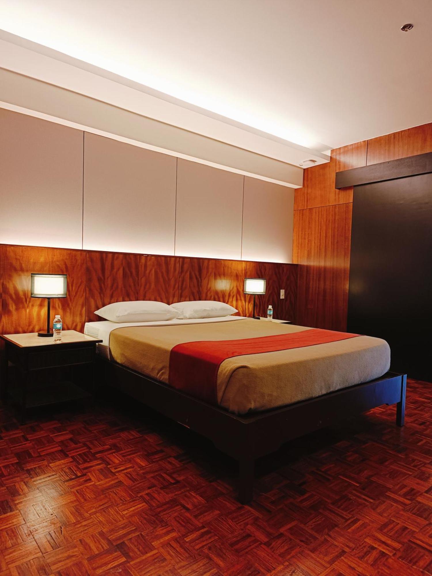 Tropicana Hotel 3*