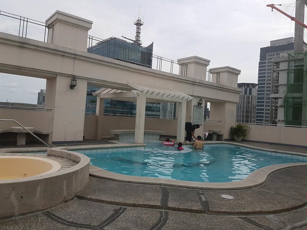 Luxury Spacious 2br In Salcedo Village * Manila