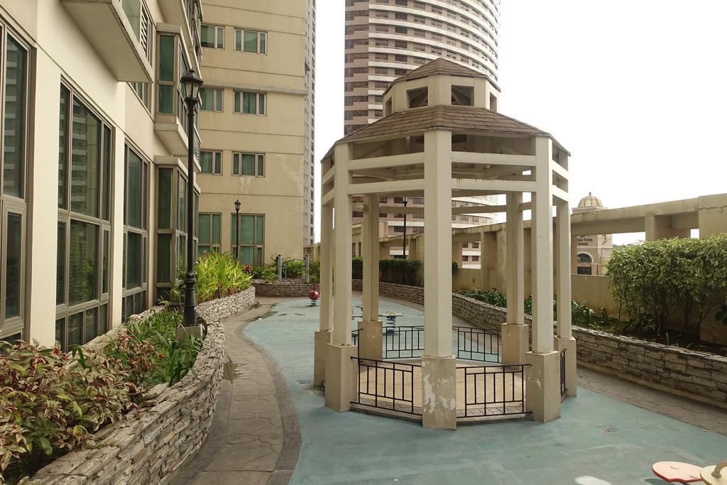Modern Asian At Forbeswood Parklane The Bgc Apartamento *