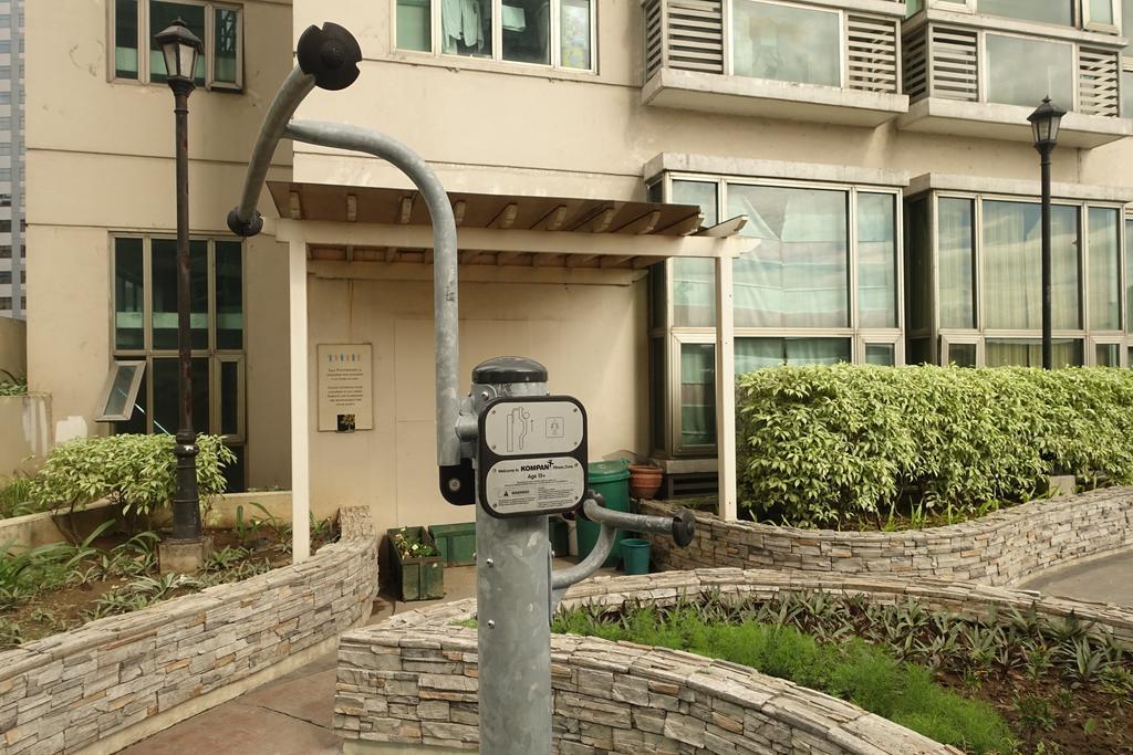 Modern Asian At Forbeswood Parklane The Bgc Apartamento Manila