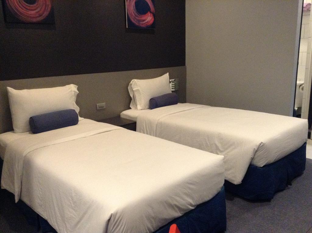 Inn Li Nakpil 3*