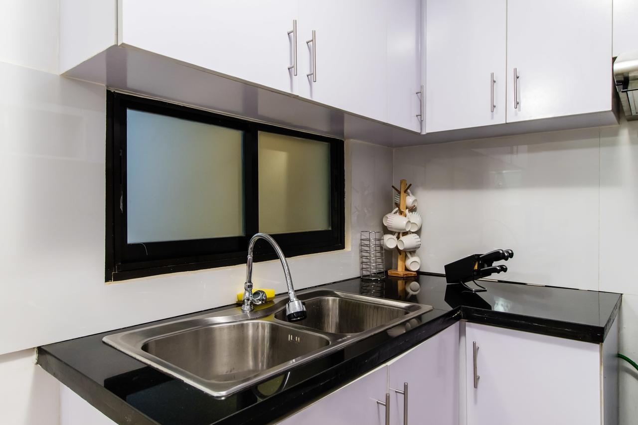 Luxury Spacious 2br In Salcedo Village Manila