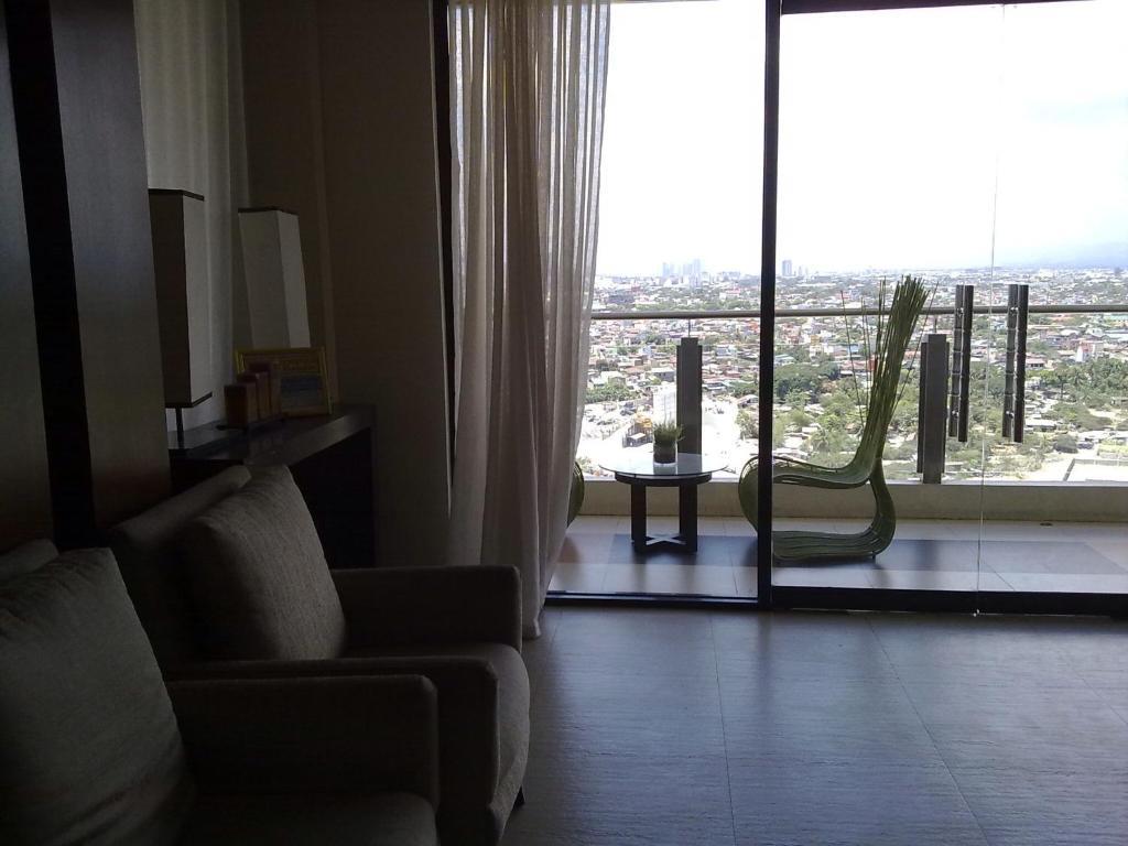 Rosewood Pointe Residences Apartamento