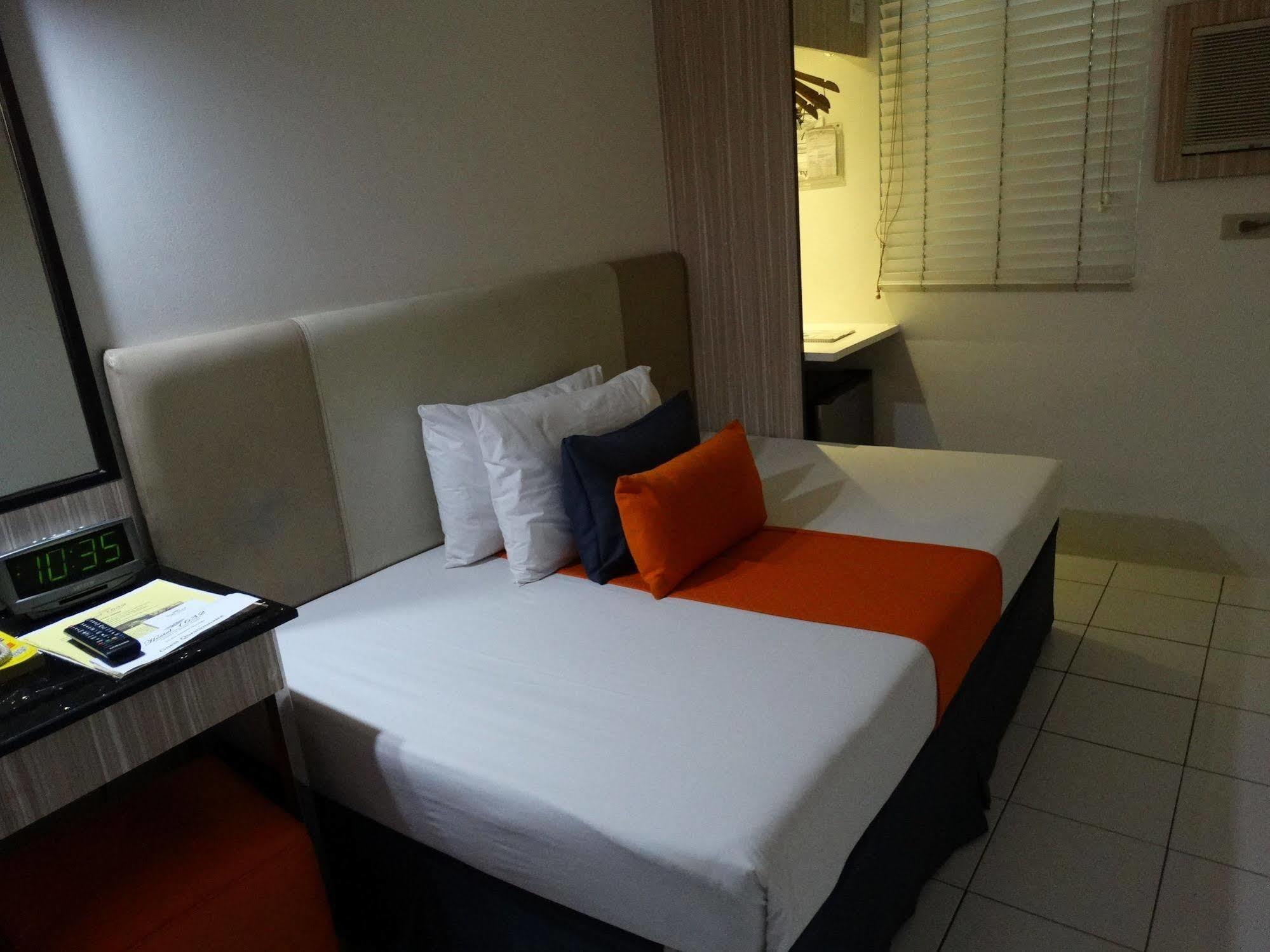 Hostel 1632 *