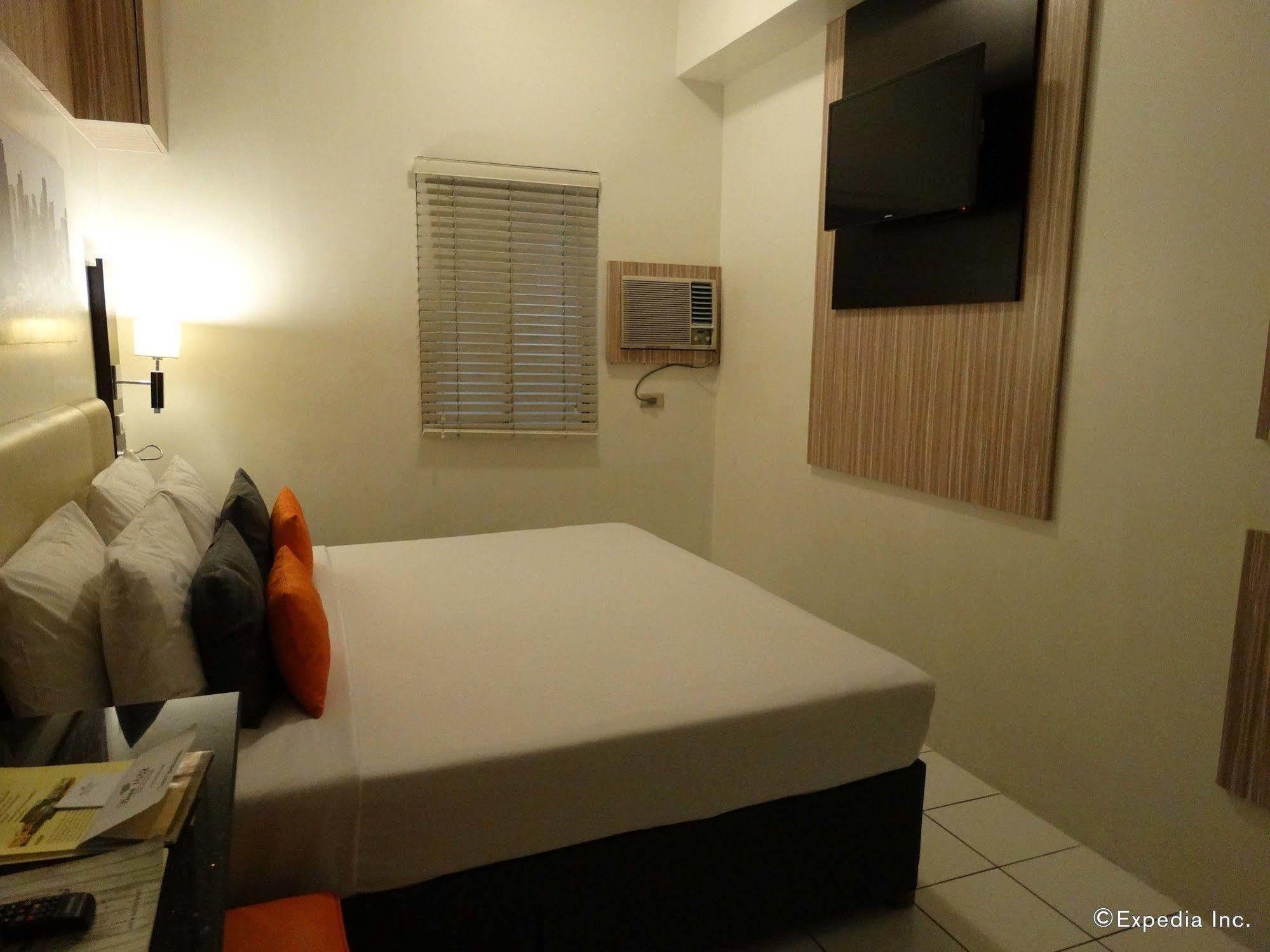 Hostel 1632 *