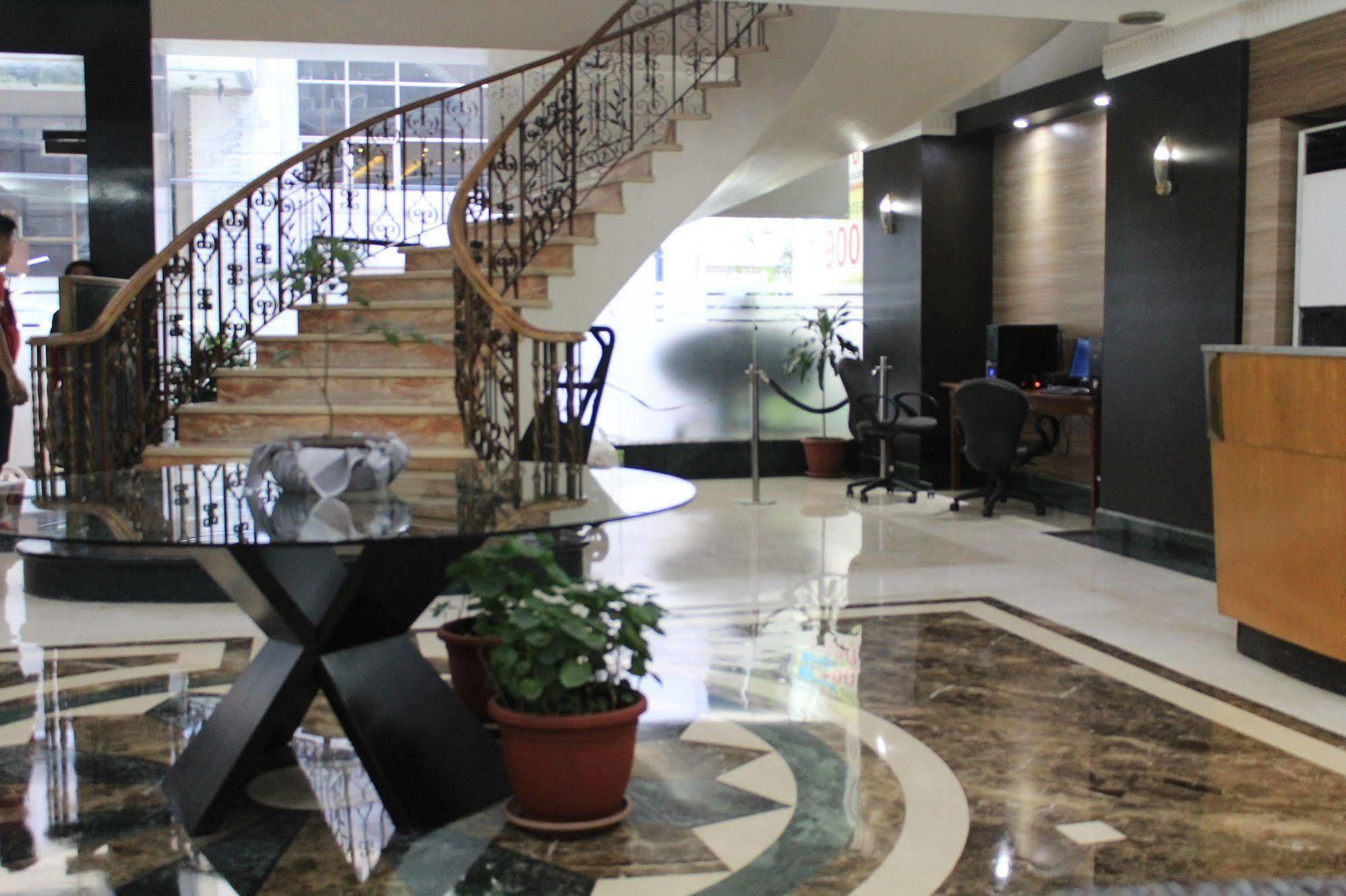 Executive Plaza Hotel 3*