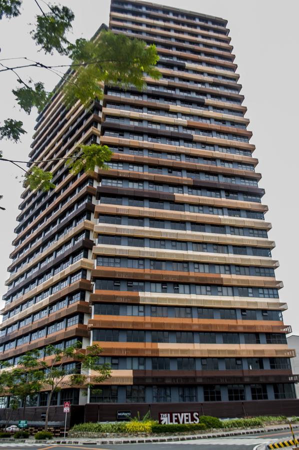 Titan 2011 At The Levels Alabang Manila