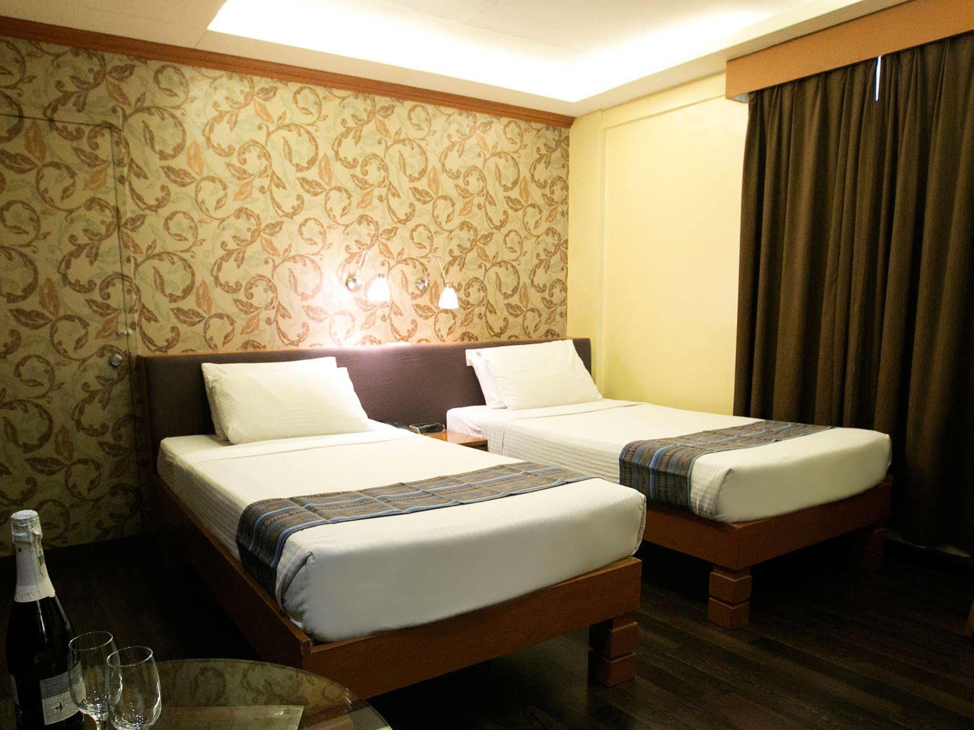 Best Western La Corona Hotel 3*