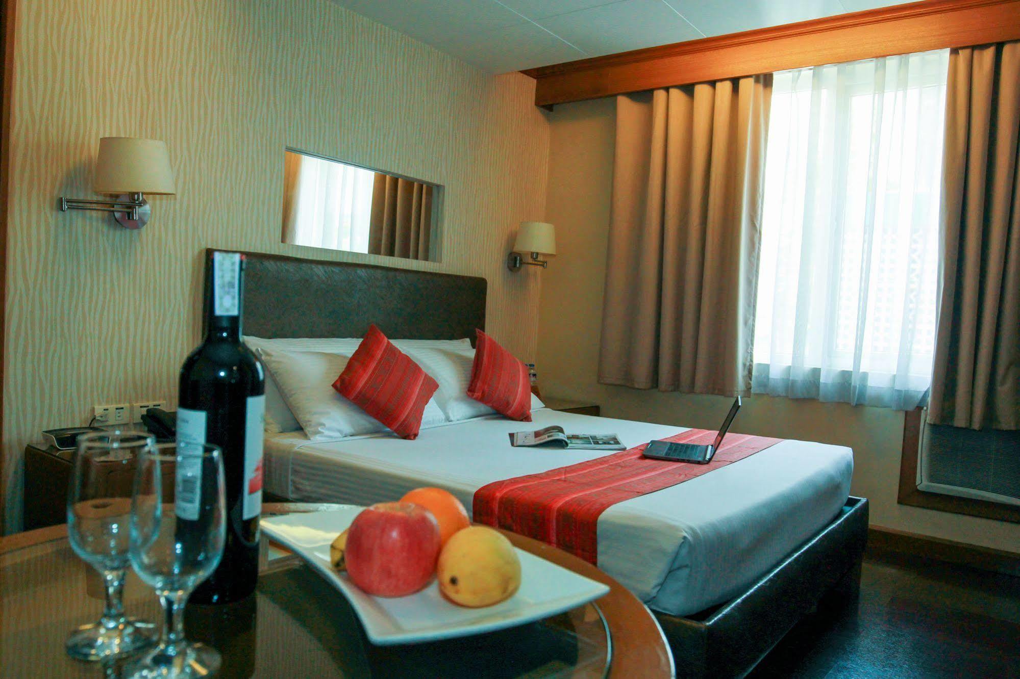 Best Western La Corona Hotel 3*