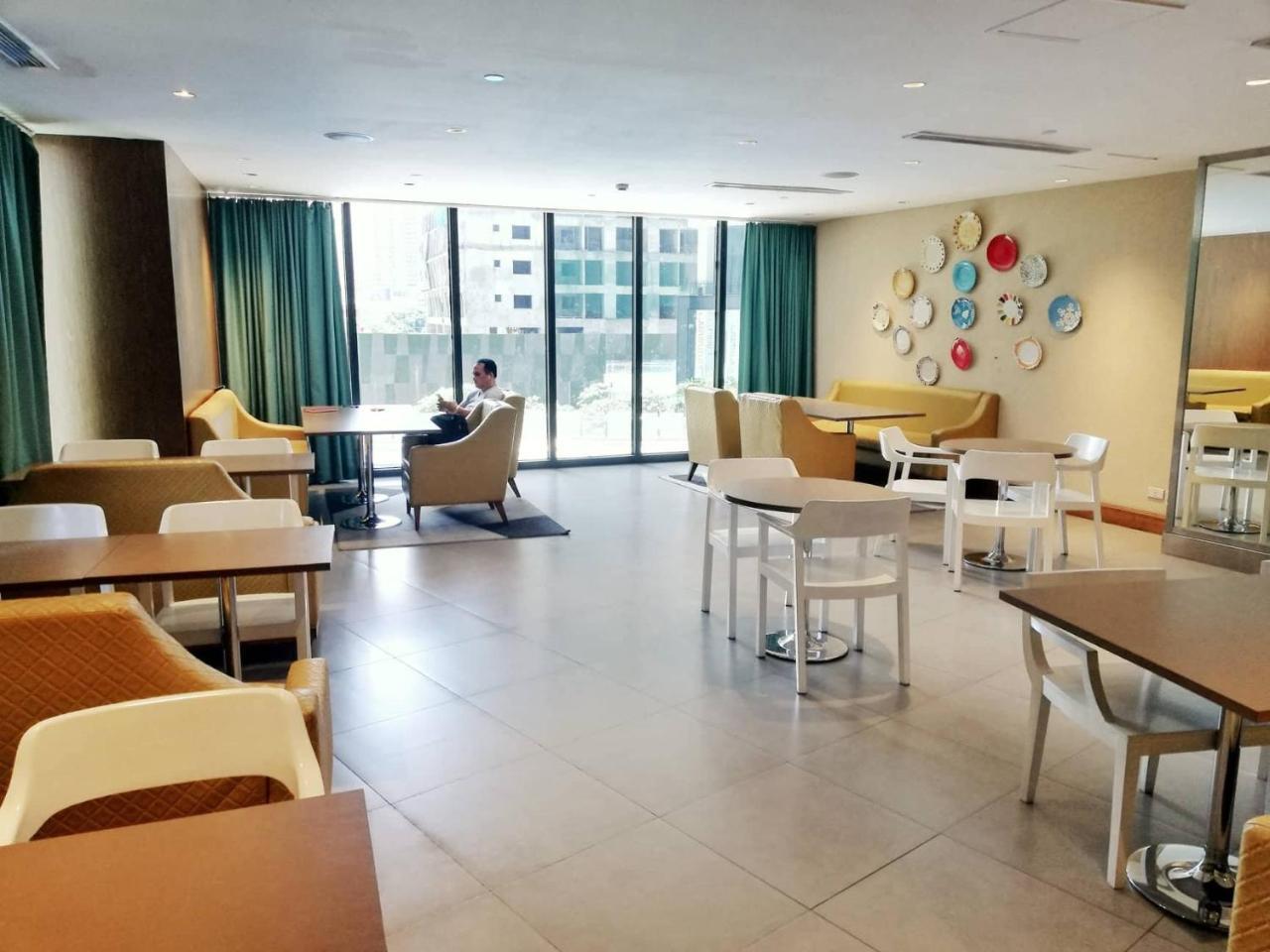 Seven Doors Apartment In Knightsbridge Residences Makati * Manila