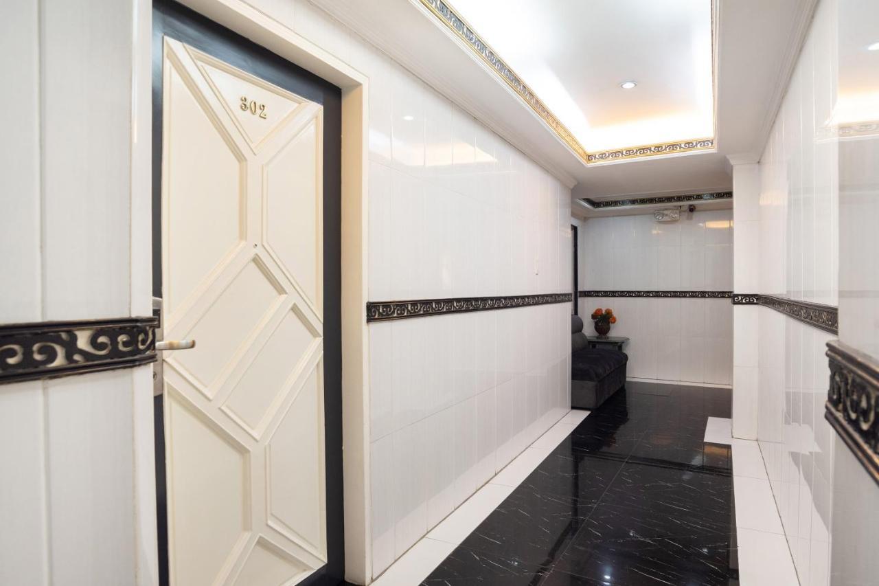 Oyo 138 White Palace 2*