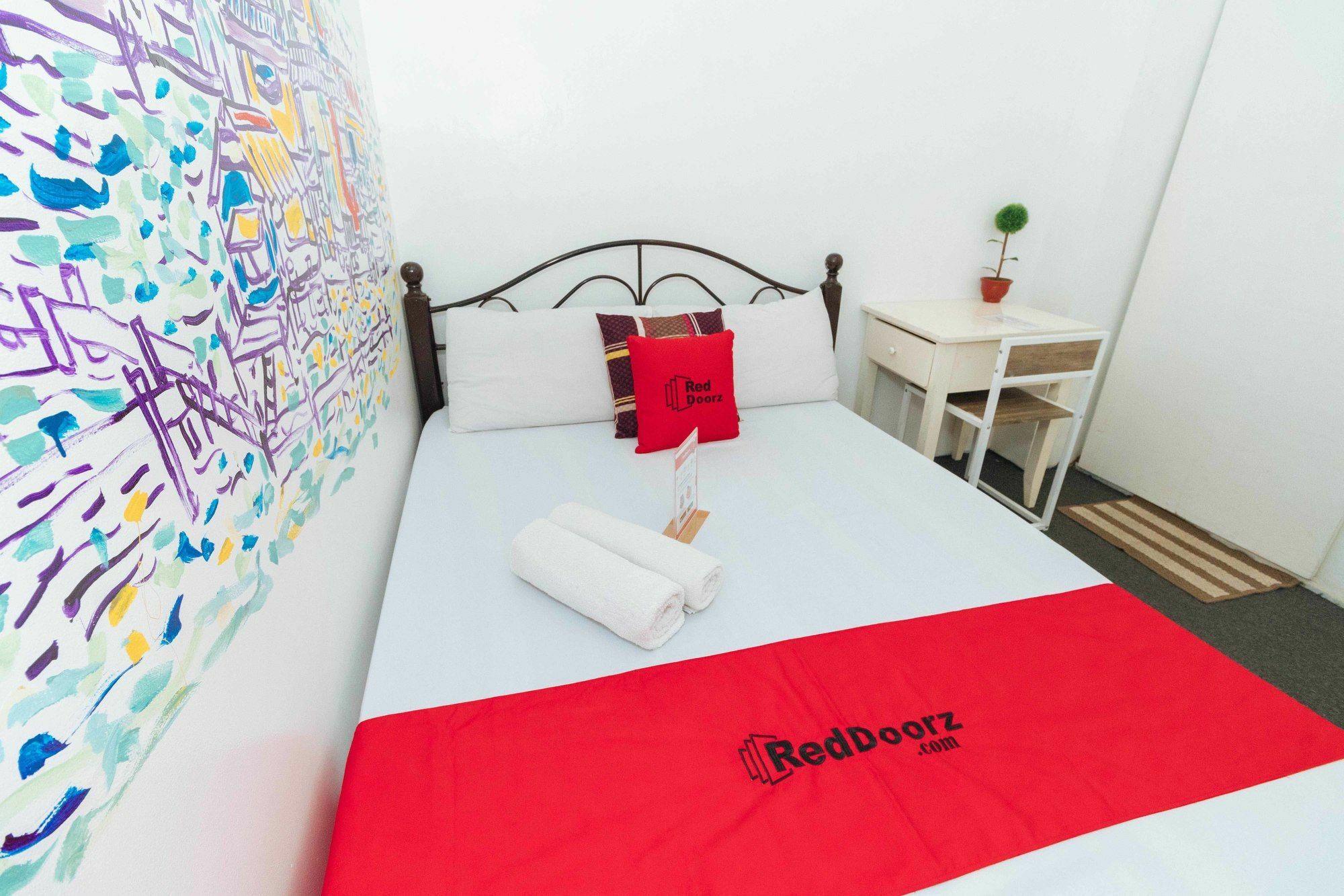 Reddoorz @ Earnshaw Hostel