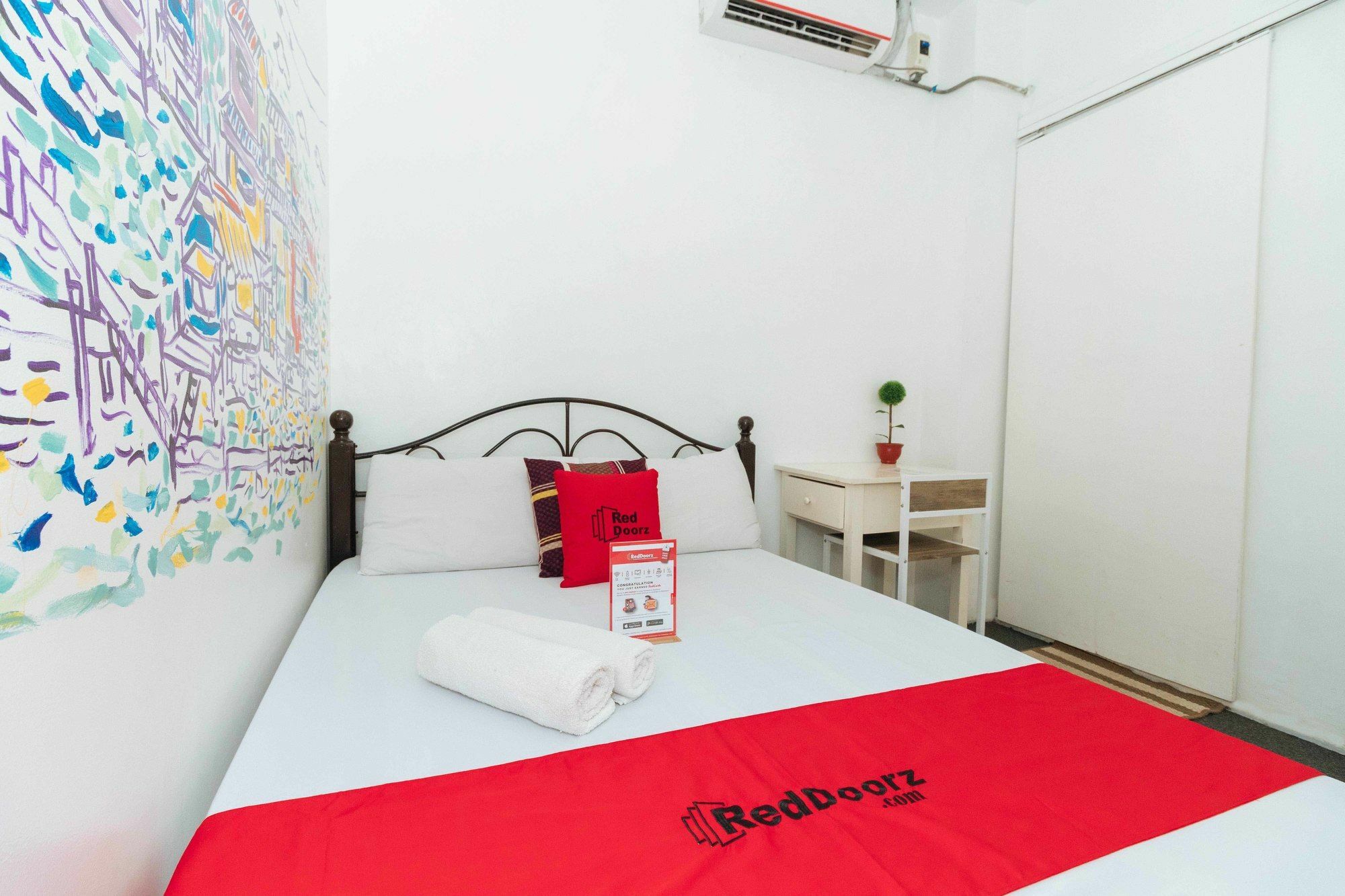 Reddoorz @ Earnshaw Hostel Manila