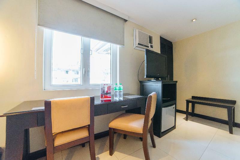 Reddoorz Plus Near Naia Expressway Hotel