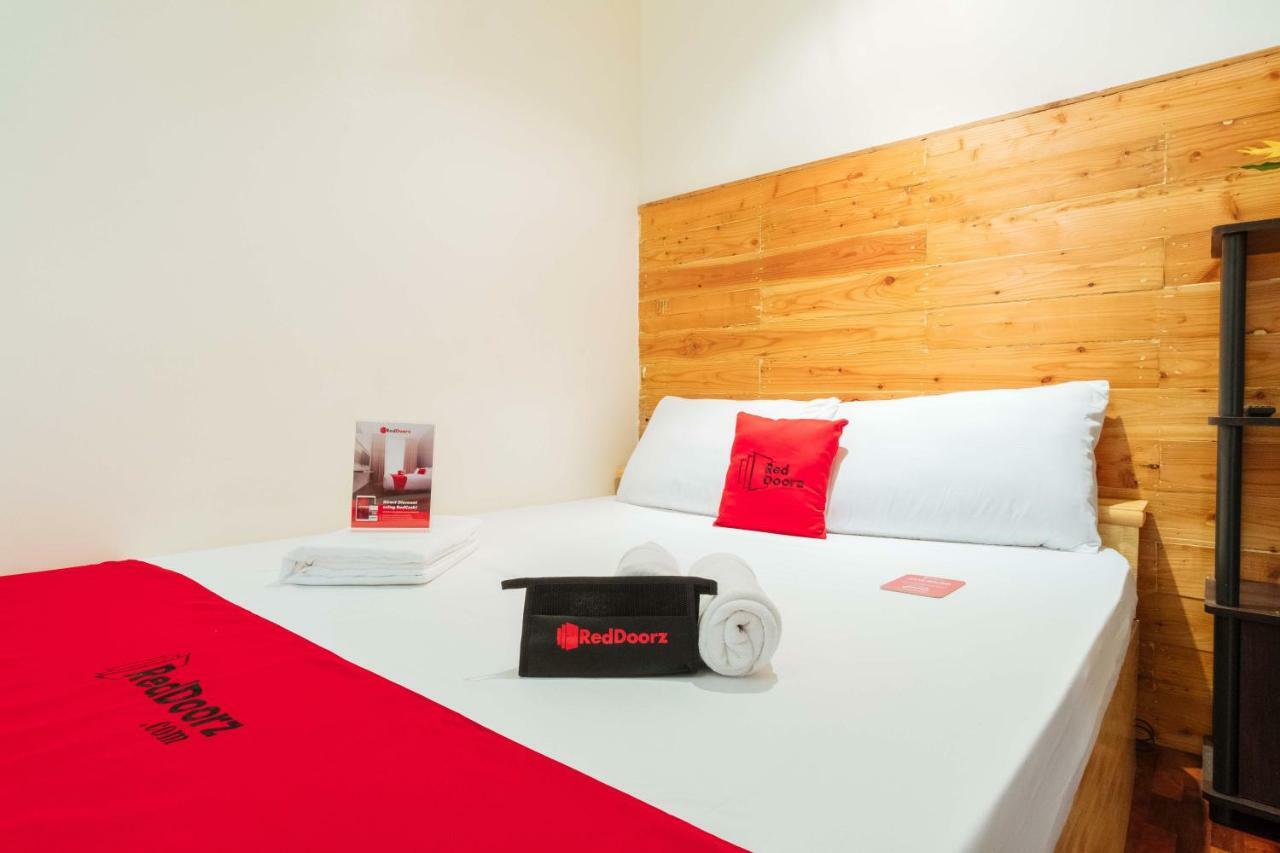 Reddoorz @ Vicente Street Espana Hotel