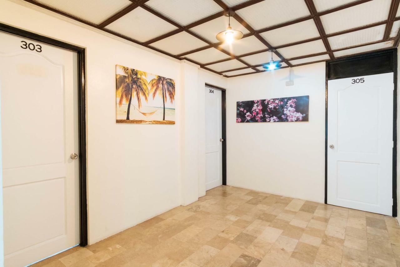 Hotel Reddoorz @ Vicente Street Espana 2*