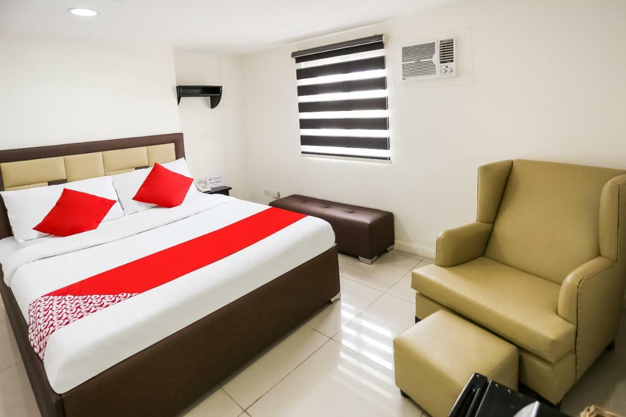 Oyo 393 Triangle Apartelle 2* Manila
