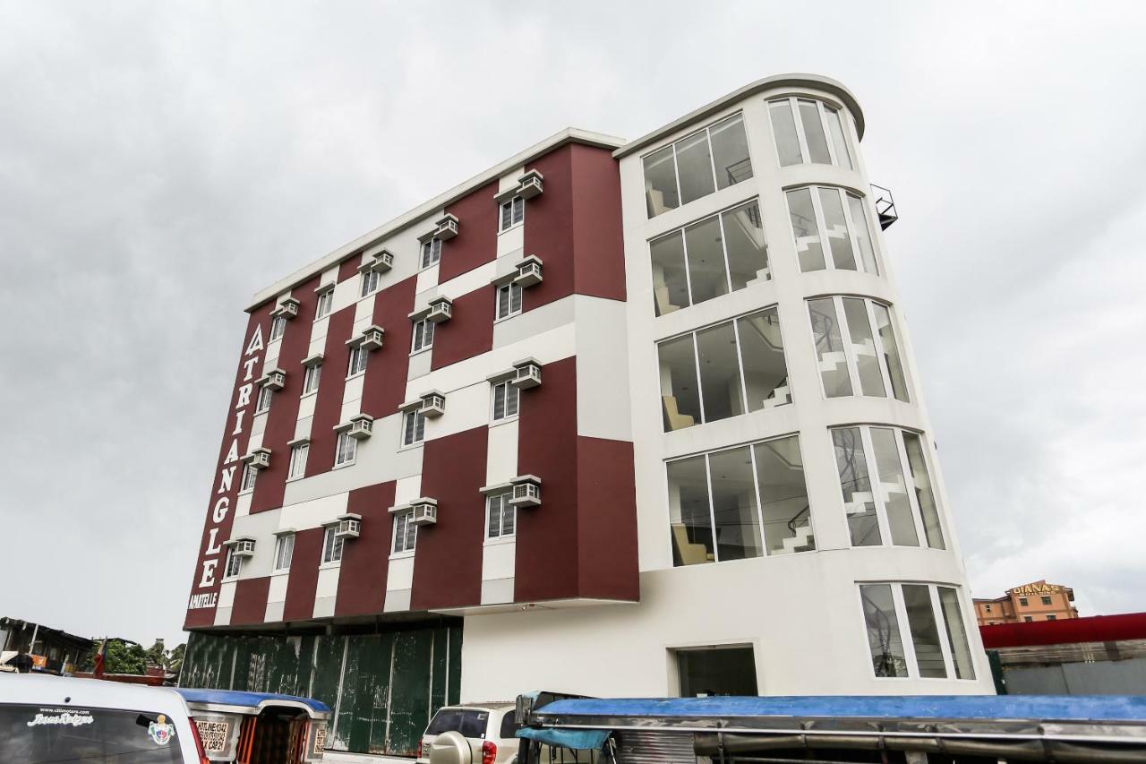 Oyo 393 Triangle Apartelle 2* Manila