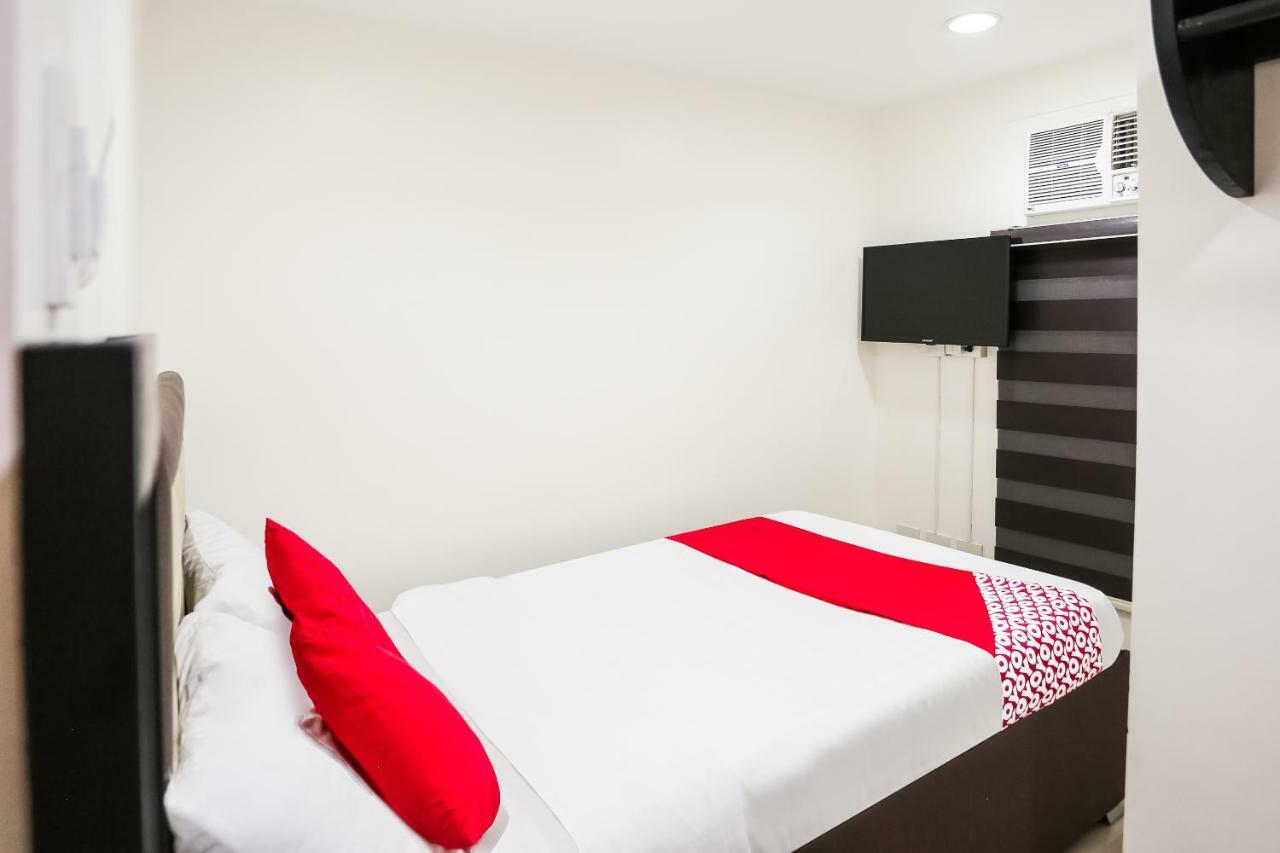 Hotel Oyo 393 Triangle Apartelle 2*