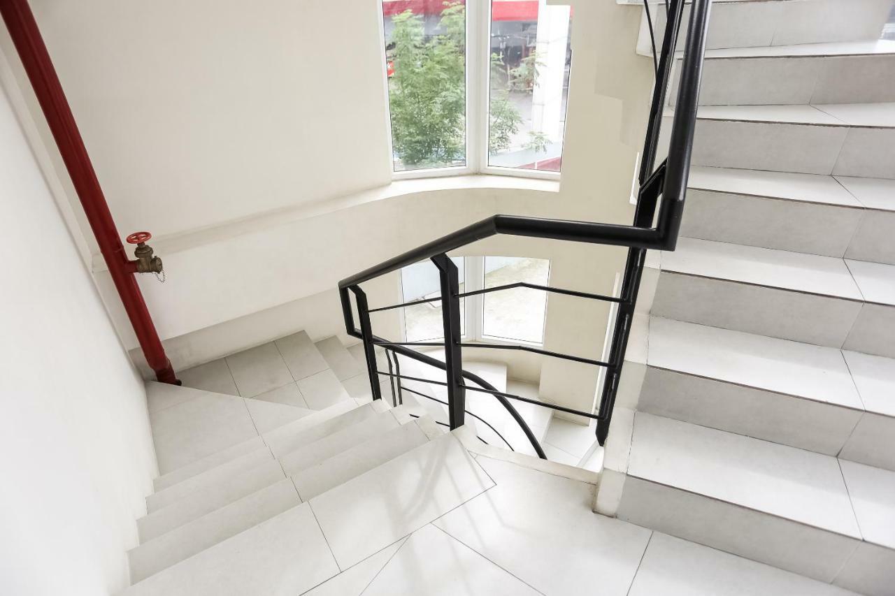 Hotel Oyo 393 Triangle Apartelle Manila