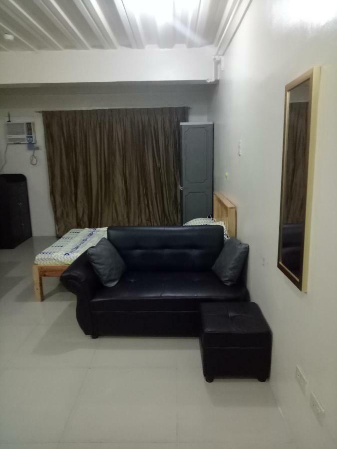 Vimelzu Mhavic Family Apartment Manila