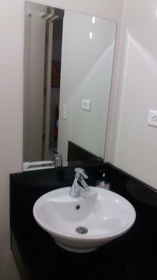 One Palm Tree Close To Airport - Terminal 3 Apartamento *
