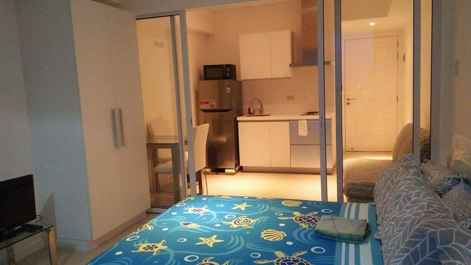 Apartment Azure Residences By Florendo Manila