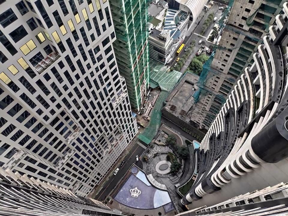Seven Doors Apartment In Knightsbridge Residences Makati Manila