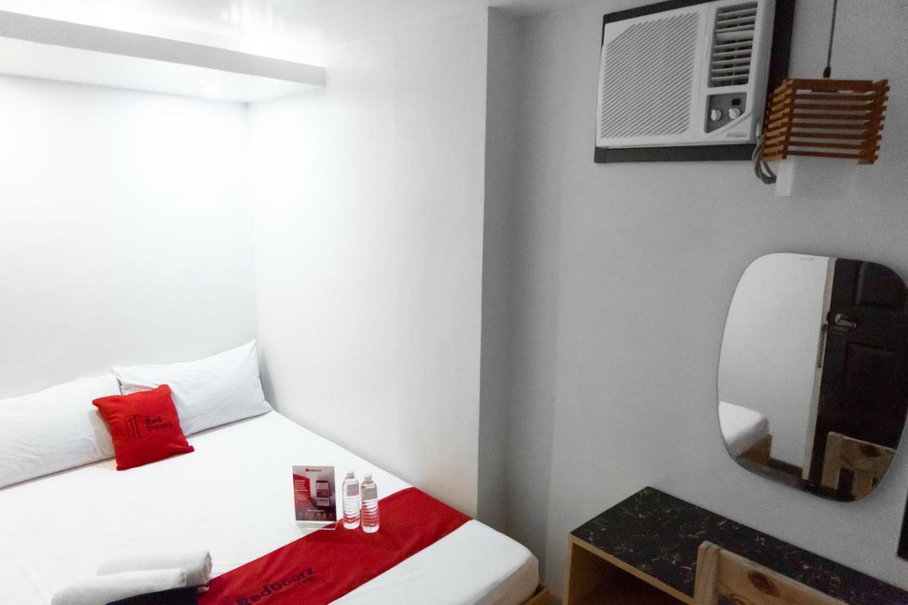 Hotel Reddoorz Near Starmall Alabang *