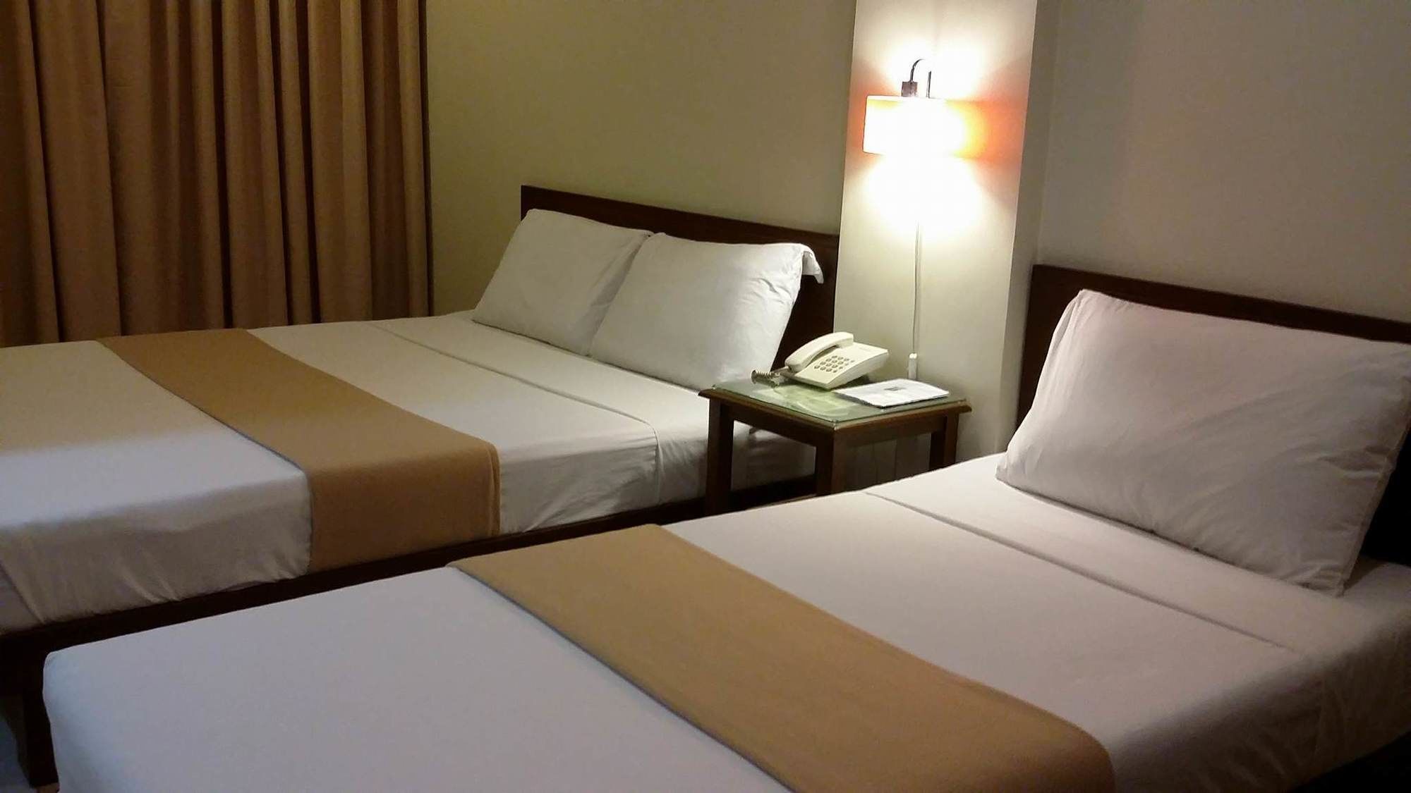Governor Forbes - Center Hotel 3*