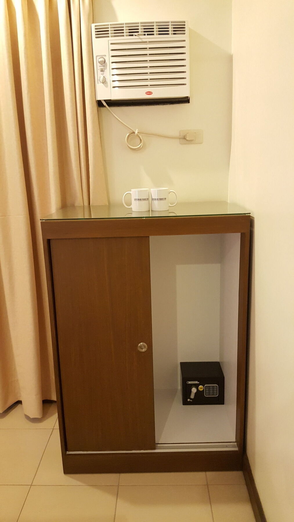 Governor Forbes - Center Hotel 3*