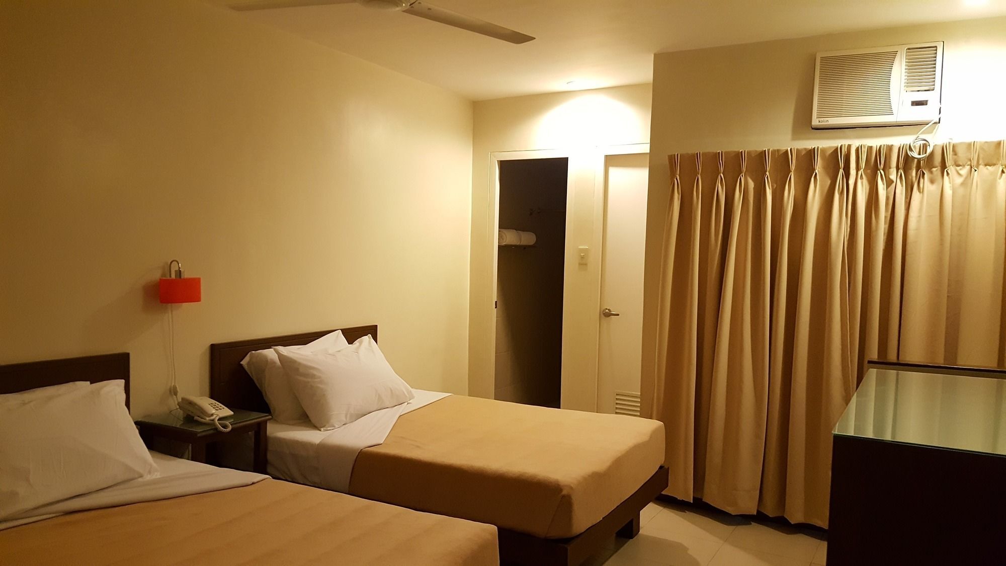 Governor Forbes - Center Hotel 3*