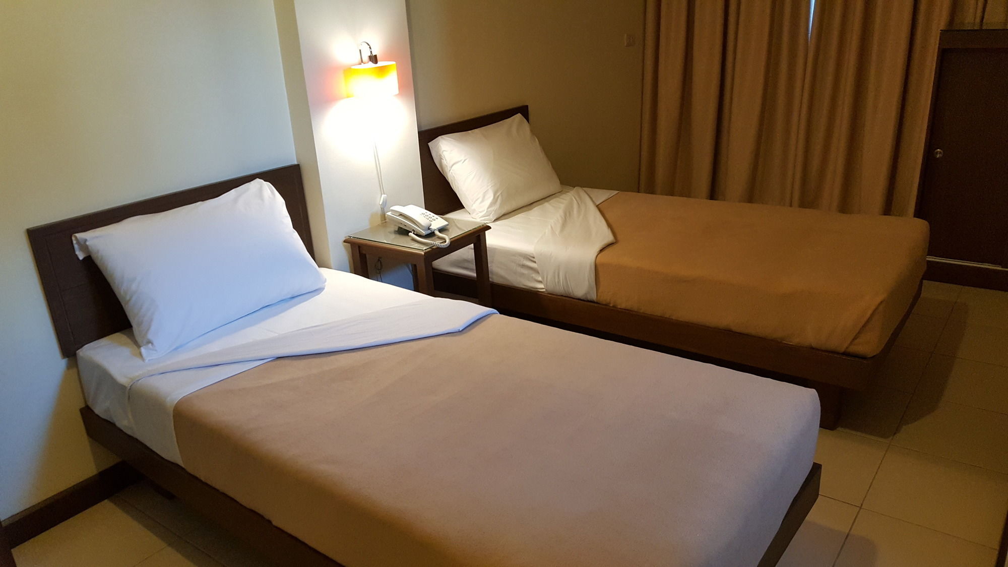 Hotel Governor Forbes - Center Manila