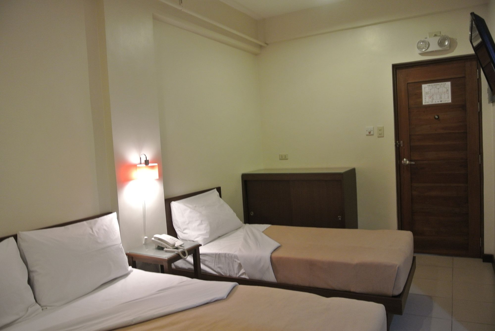 Governor Forbes - Center 3* Manila