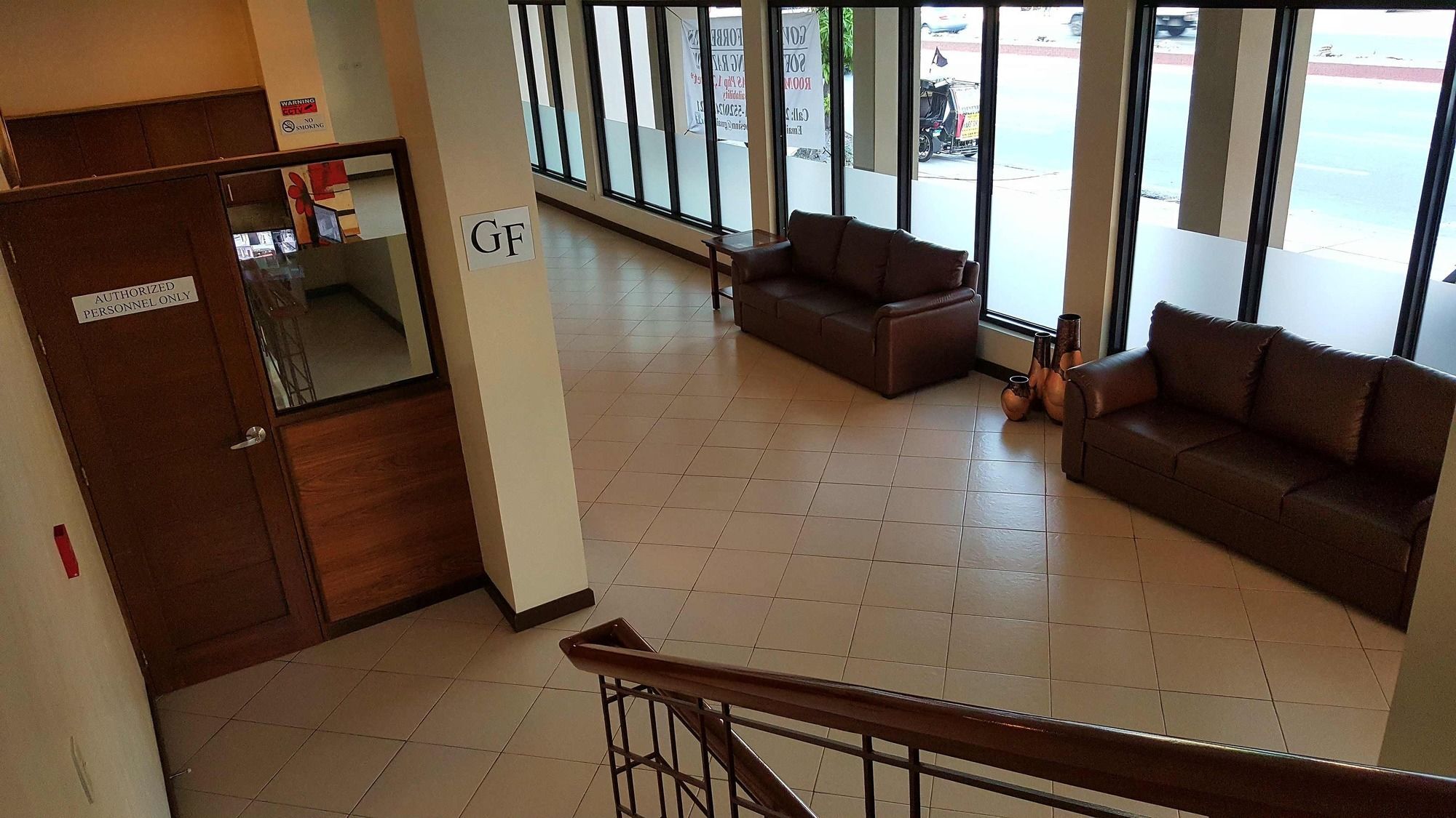 Governor Forbes - Center Hotel 3*