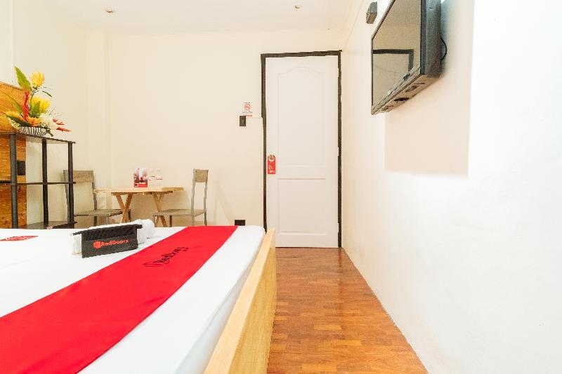 Reddoorz @ Vicente Street Espana 2*