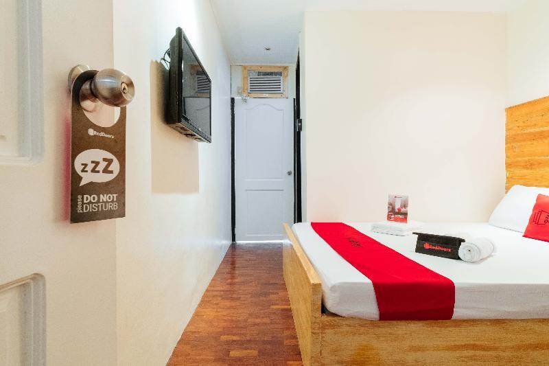 Reddoorz @ Vicente Street Espana Manila