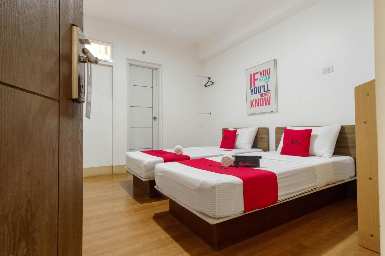 Hotel Reddoorz Near V Mapa Station