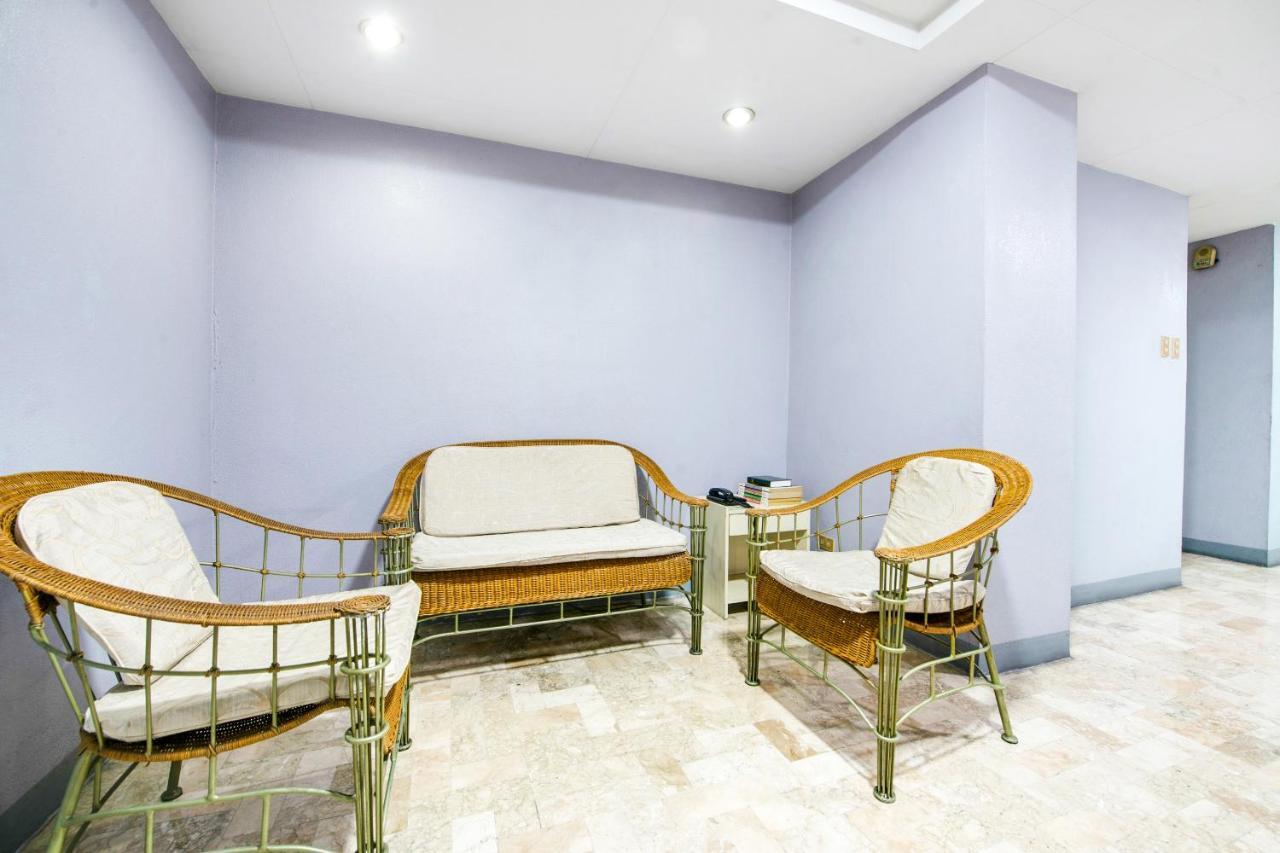 Oyo 242 Benson Apartelle 2*