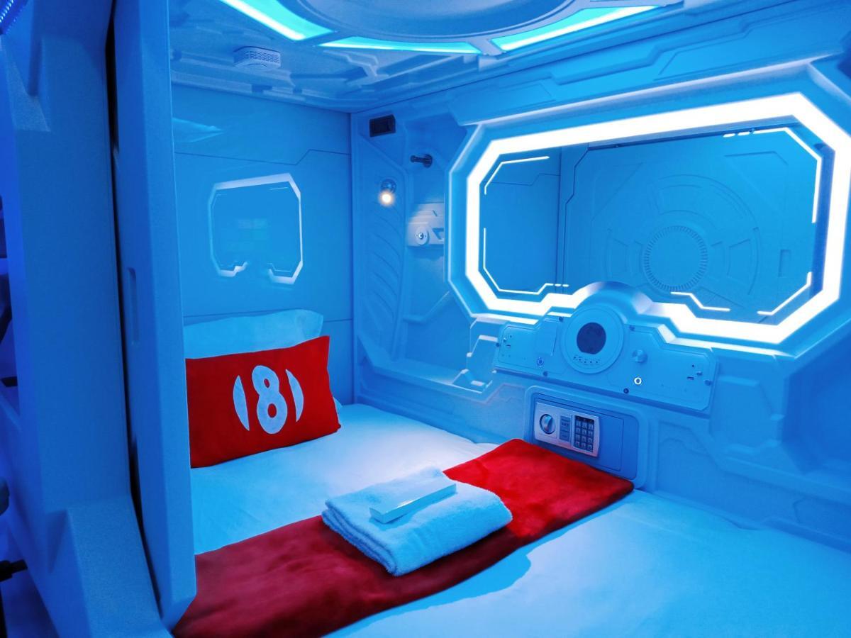 8hostel *