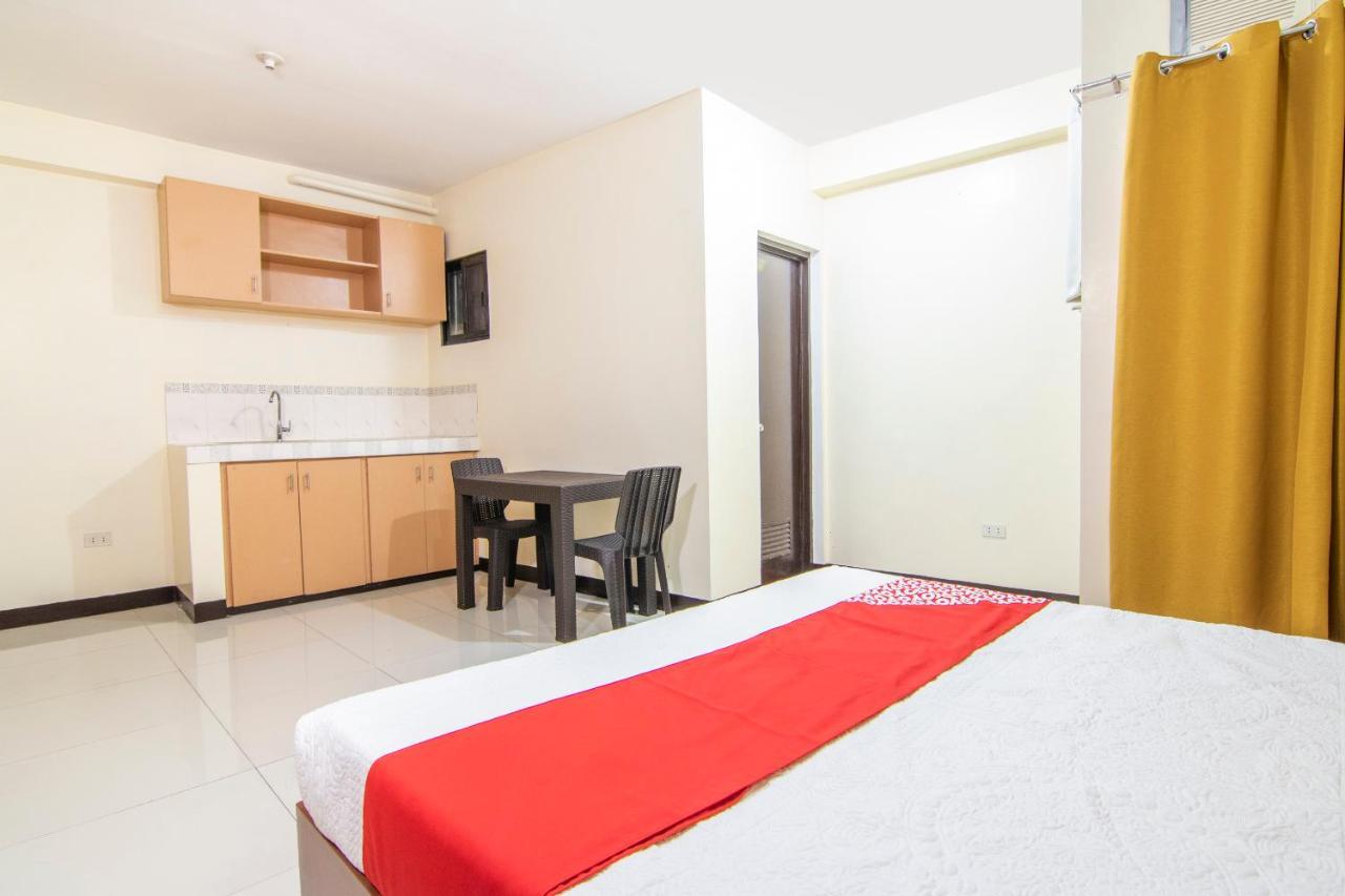 Oyo 578 Red Velvet Suites Hotel Manila