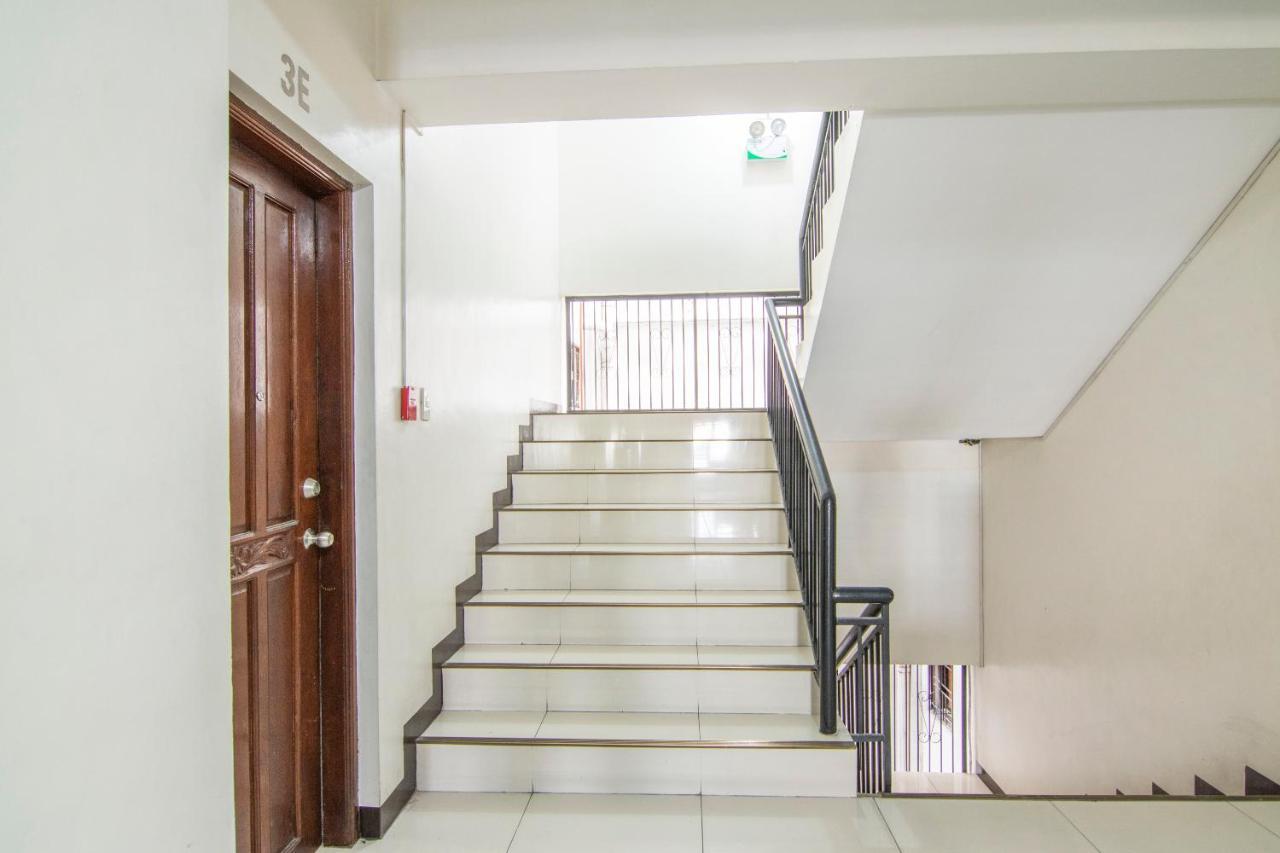 Oyo 578 Red Velvet Suites Hotel