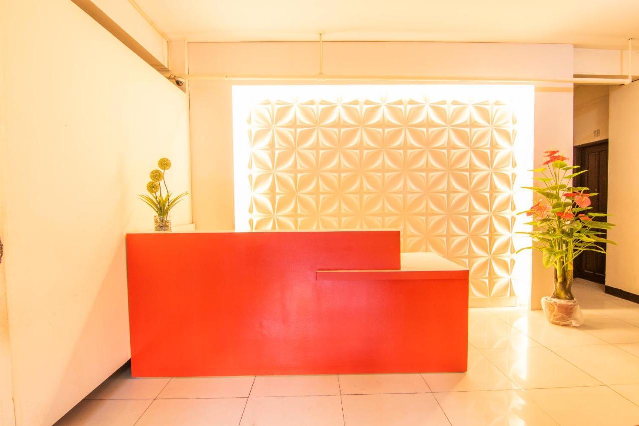 Oyo 578 Red Velvet Suites Hotel