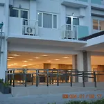 Lovely Condo 2-Br W/Balcony In Sm-Sucat, Paranaque