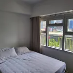 Luxury @ Bgc Sleeps 6 Comfortably Fast Wifi Pool!